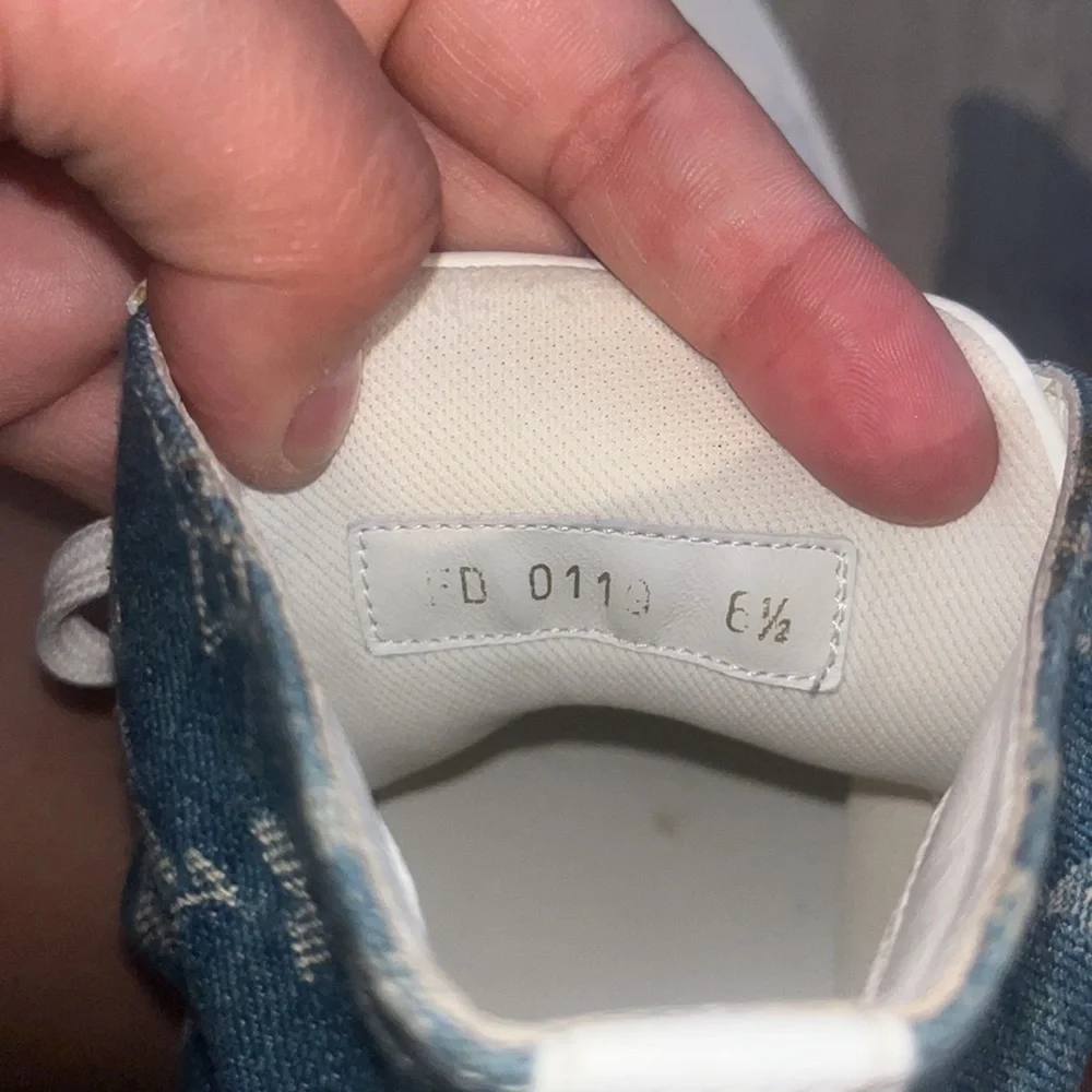 Like new LOUIS VUITTON LV Monogram Sneakers